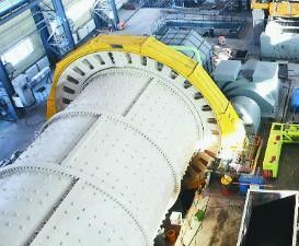 مطحنة الكرة الساج ذاتية التولد طحن خام 700 - 1500 كيلو وات للتعدين