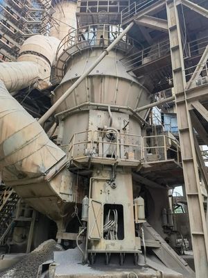 طاحونة حلزونية عمودية لتحطيم وطحن الخامات المعدنية وغير المعدنية